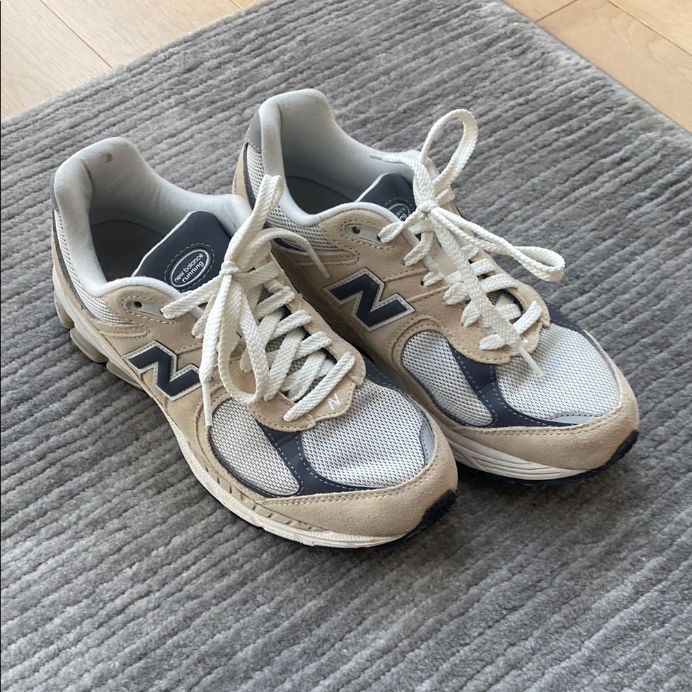 New Balance Beige 2002R Sneakers